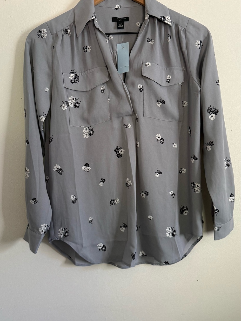 Anne tayllor Gray Floral Long-Sleeve Blouse
